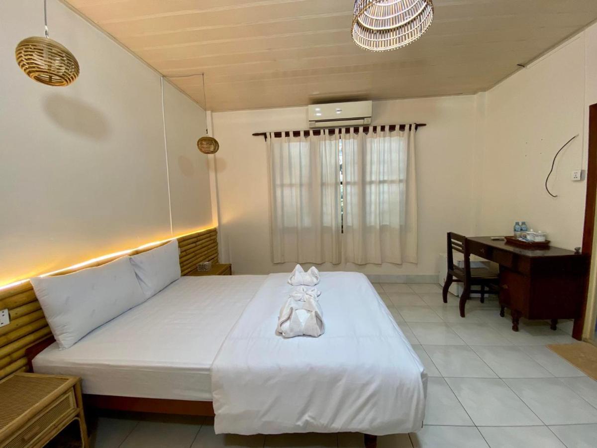 Ecran Riverfront Guesthouse Kampot Exterior photo