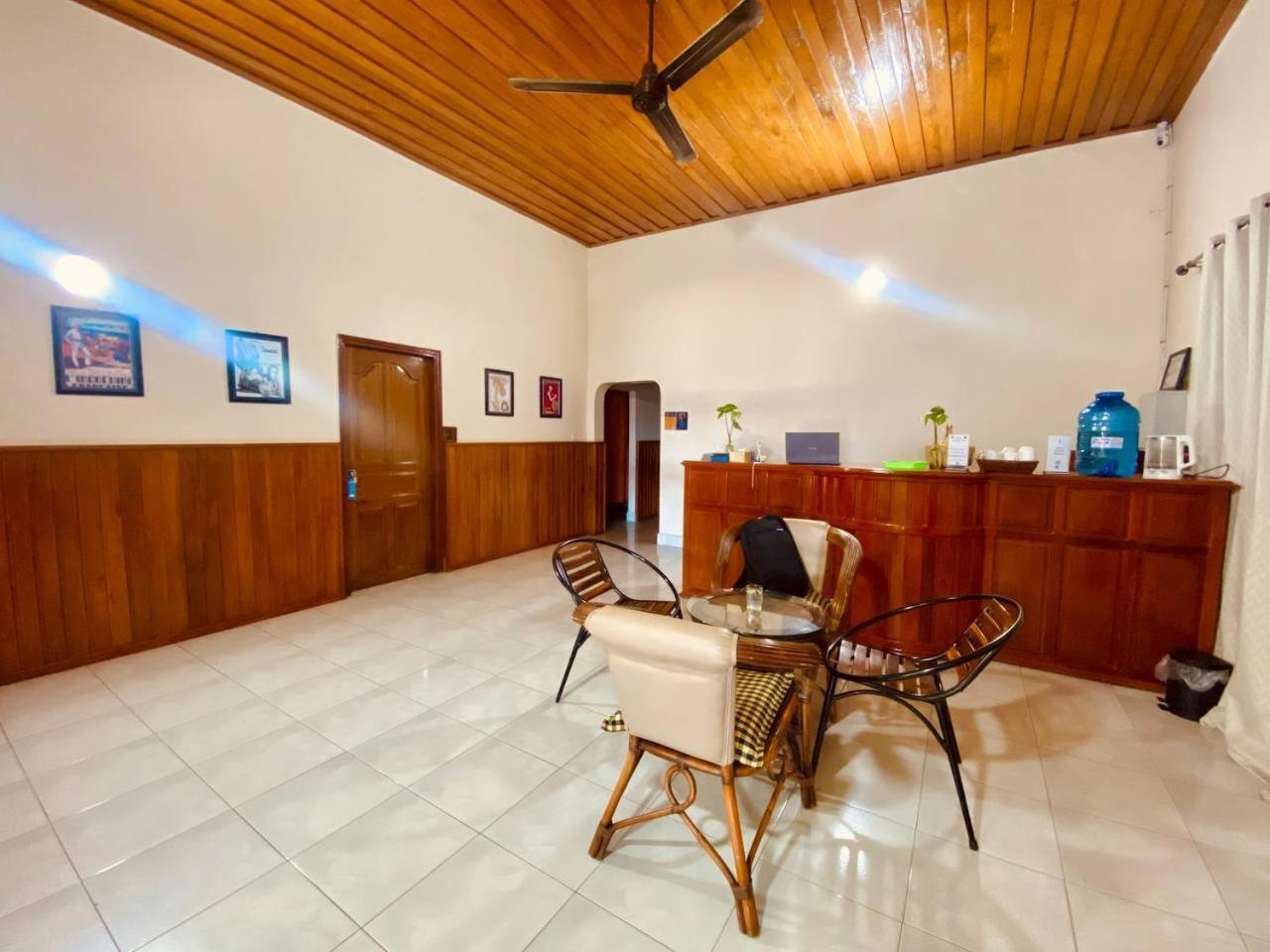 Ecran Riverfront Guesthouse Kampot Exterior photo